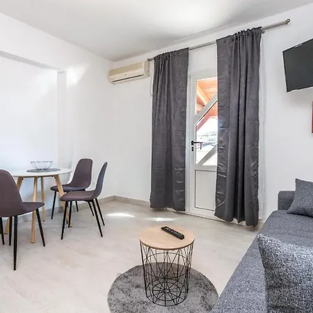 아파트 Awesome In W/ 1 Bedrooms 투라니