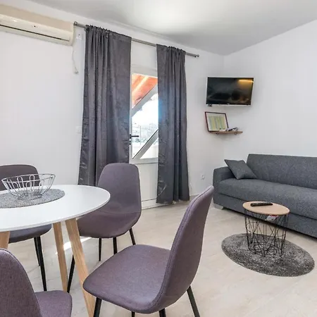 아파트 Awesome In W/ 1 Bedrooms *